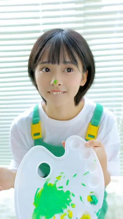 小清新短发清纯美女