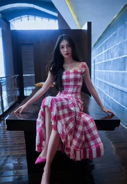 江疏影白得发光