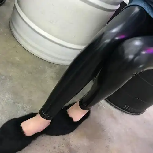 镜面亮漆皮裤黑色女小脚紧身打底裤女潮薄款pu皮加绒防寒美腿九分