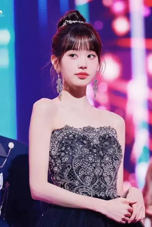 jennie的星味来自直角肩一耸肩就跌落神坛也是没谁了