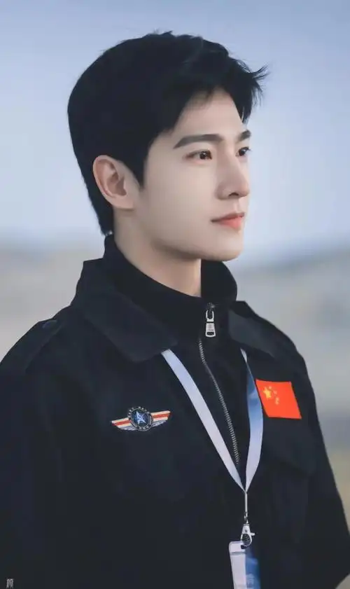 盘点十位当红男星,肖战王一博上榜,谁是网友心中的娱乐圈男神?