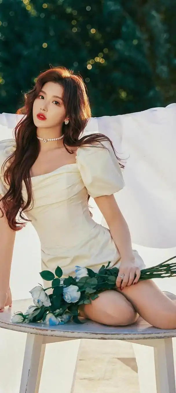 花样少女孔雪儿美图壁纸写真