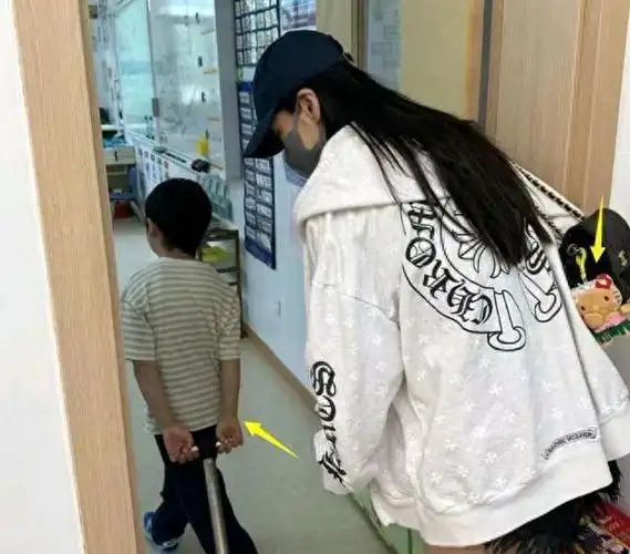 angelababy送儿子上学,无修图照片曝光,网友惊呼反差感太强|杨颖|大
