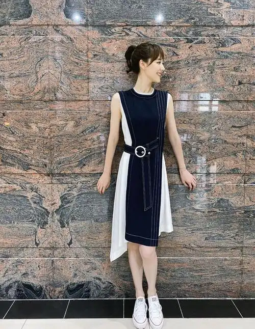 王冠把工装穿出了高级感只需要一个简单的动作值得我们借鉴