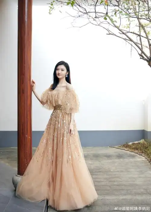 景甜美拉德流光裙##第十届丝绸之路国际电影节