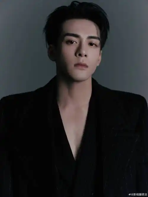 曾舜晞工作室偷偷发了深v照