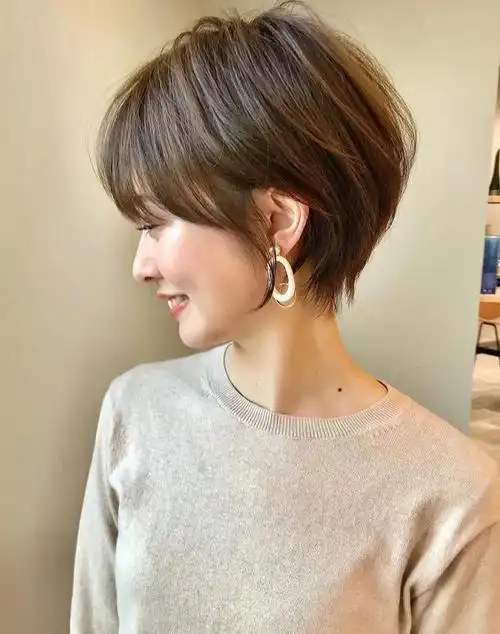 4050岁女人发型短发烫发(4050岁女人气质发型短发)-天晟网