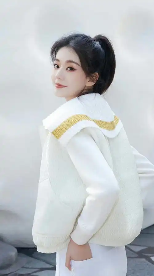 高清明星图集更新,乔欣白色衬衫连衣裙穿搭美照来啦