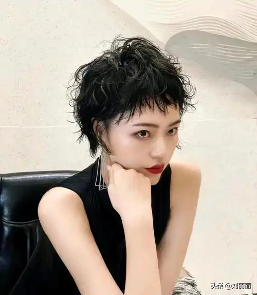 短发烫发图片小卷洋气(要想发型美) - 赤虎壹号