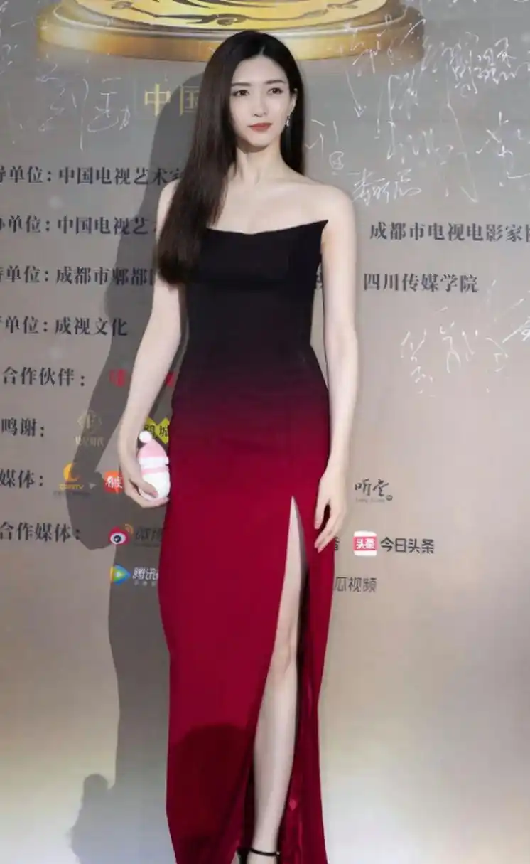 江疏影,这套礼服真的太漂亮了!