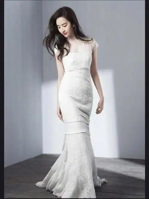 #刘亦菲白色吊带裙#