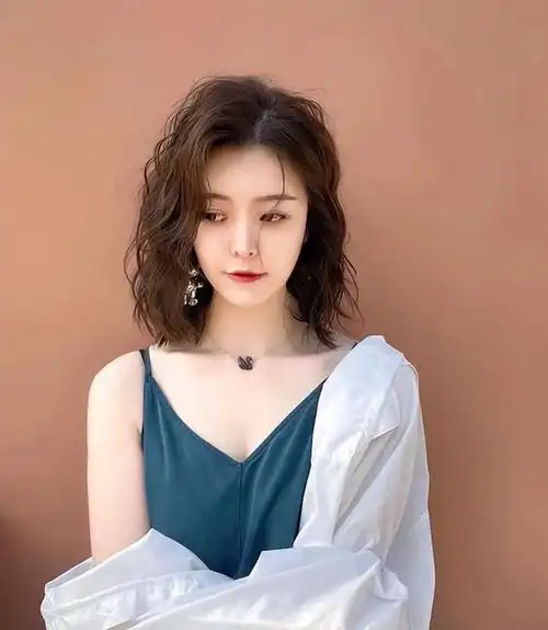 比锁骨烫还火的发型来了它叫齐肩卷不挑人还巨显脸小