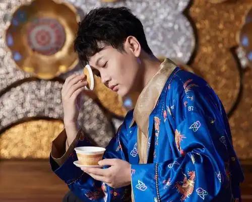 孟鹤堂周九良展现超高人气,两个月四次登杂志,你喜欢哪款造型