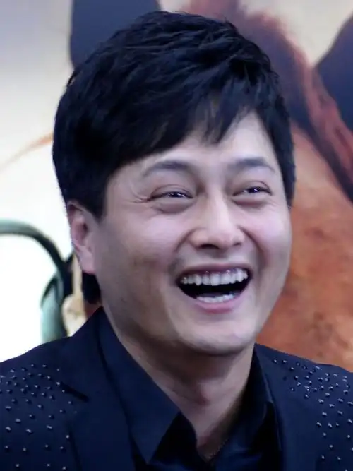 星光大道歌星云飞在昨天签唱会上的憨态