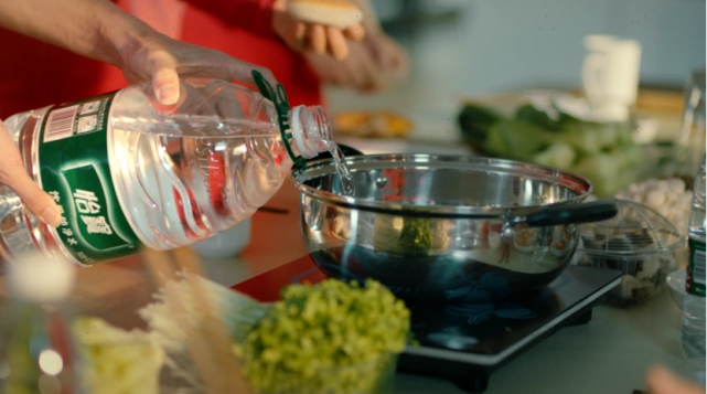 刘洪基真正头疼的是,华润怡宝未能摆脱对瓶装水单品的高度依赖.