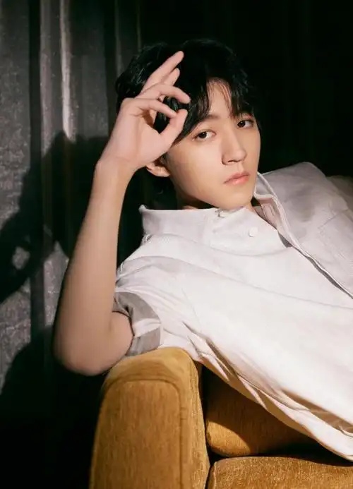 王俊凯游戏id地表最强karry##王俊凯六登时尚先生金九封面