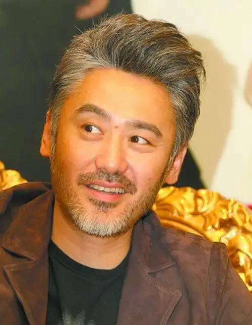 当男明星染了白发,胡歌帅气不减,邓超显苍老,吴秀波小迷妹最爱