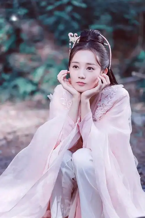 在赵丽颖怀孕期间上位, 如今快要媲美赵丽颖|赵丽颖|李一桐|躺眄