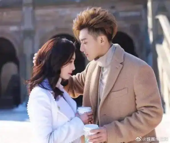 比黄子韬小4岁的徐艺洋是四川女孩,网上关于其家境有两种完全不湍的