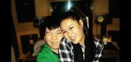 为什么天后们的身边总是站着一个常石磊