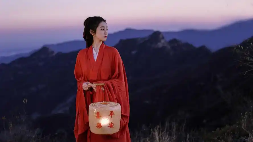 组图张艺凡红衣撑伞古风写真曝光柳眉红唇似是画中人