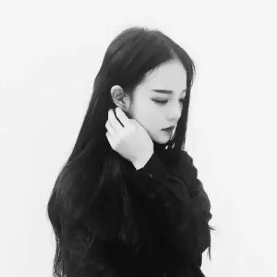 女生黑头像伤感真人做一个委屈鬼的女人