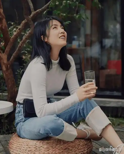 演员孙莉:嫁大6岁黄磊,婚后连生三胎,现在一家五口其乐融融