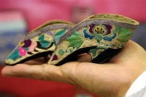 三寸金莲四寸腰是什么属相(特荐十三篇)