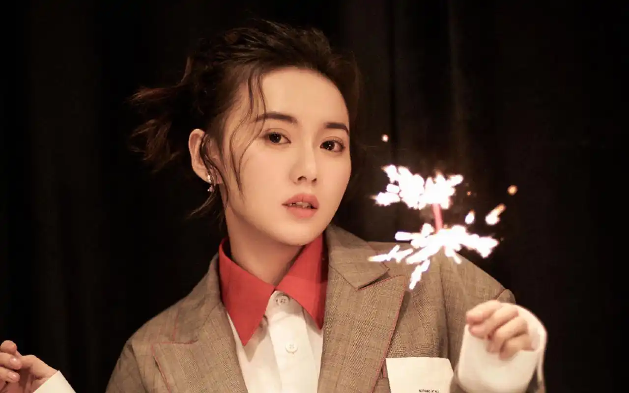 江铠同性感妩媚写真图片桌面壁纸