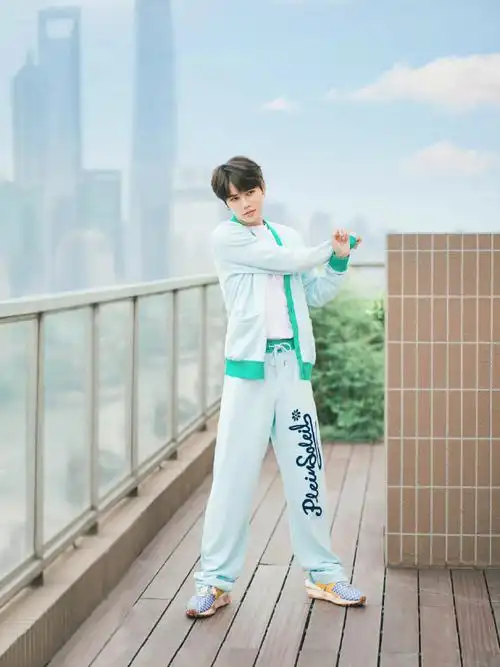 内娱九头身身材的明星#还有谁没看过林彦俊的全身照嘛?