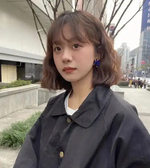 冲丫"姐妹们,中短发一定要这样烫 复古卷发短发烫发 蛋卷头 法式烫发