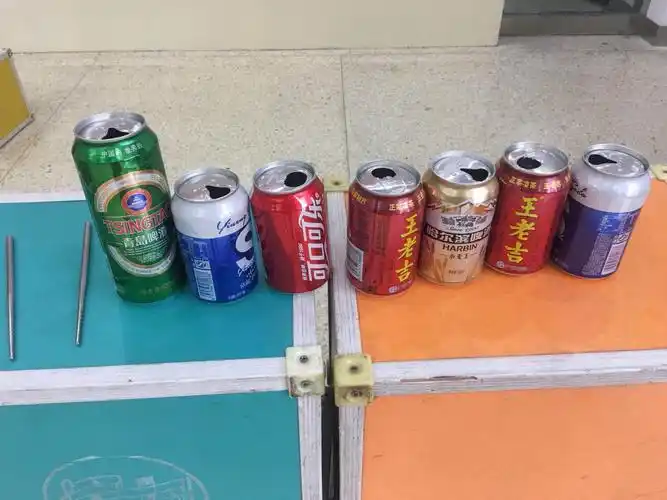 易拉罐做成的排鼓