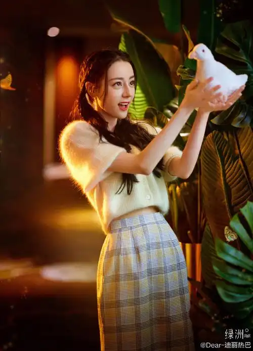 迪丽热巴六一晒自拍