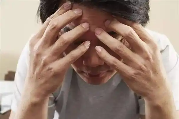 1,压力过大现代生活,男性的压力普遍过大,尤其是中年男性,上有老下有