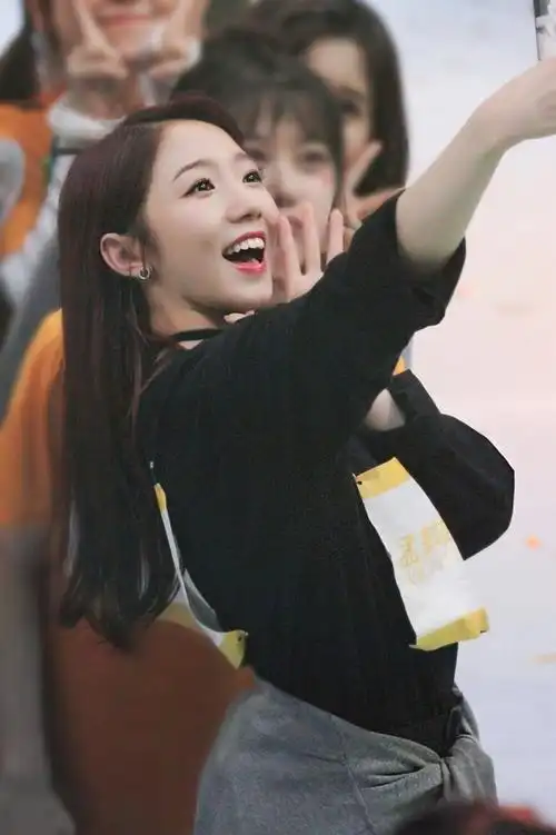 p>孟美岐,1998年10月15日出生于河南省洛阳市, span class="ref"