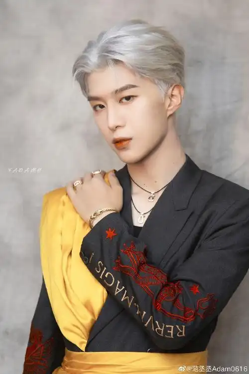 范丞丞超话#范丞丞致命愿望#银发yyds/自修@范丞丞adam061692