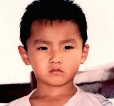 39张明星小时候照片,郭德纲小时候也很帅,王祖贤与摄影大师合影