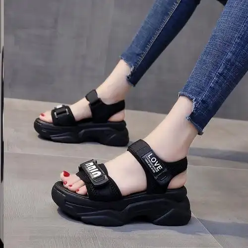 今年流行女装女夏中高跟2021年新中跟高q水台凉鞋厚香底小凉鞋