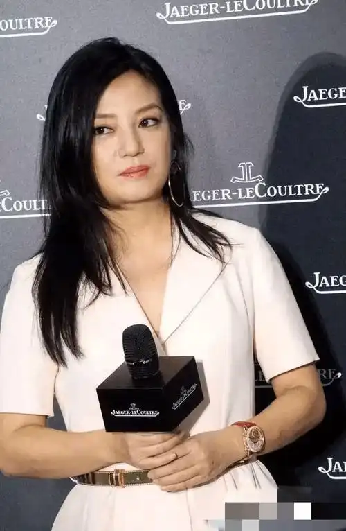 赵薇身材臃肿发福这还是当年的小燕子吗