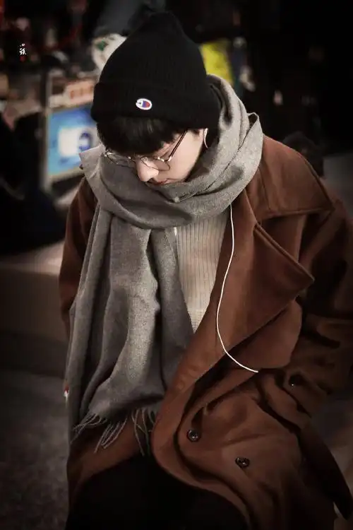 日系少年肖战机场饭拍分享 完全就是秋冬穿搭范本!