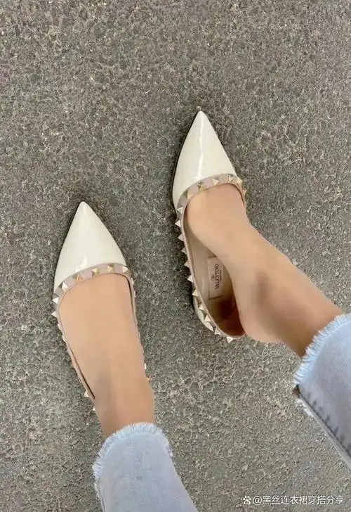 高跟鞋是买大一点还是小一点的