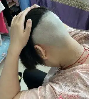 少妇去美发店剪时尚bob发型海浪1772