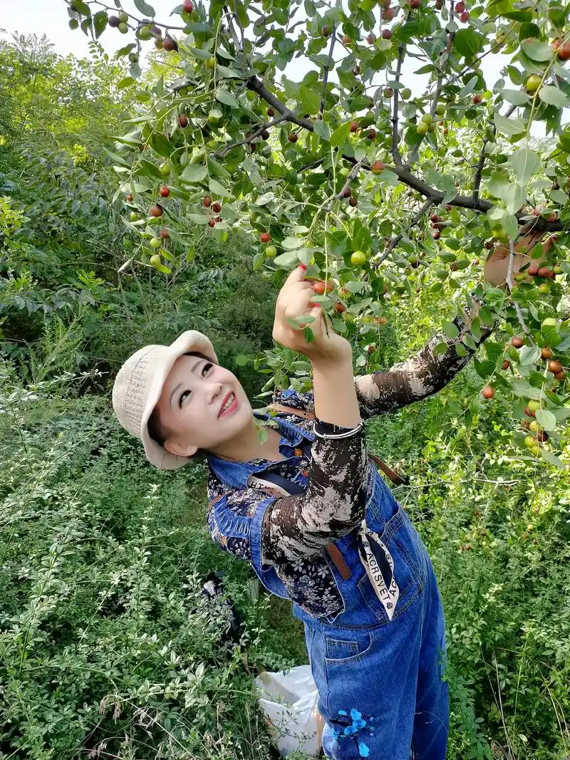 世界上最漂亮的是微笑,是气质,是善良,女人一定要在最好的时光 - 抖音