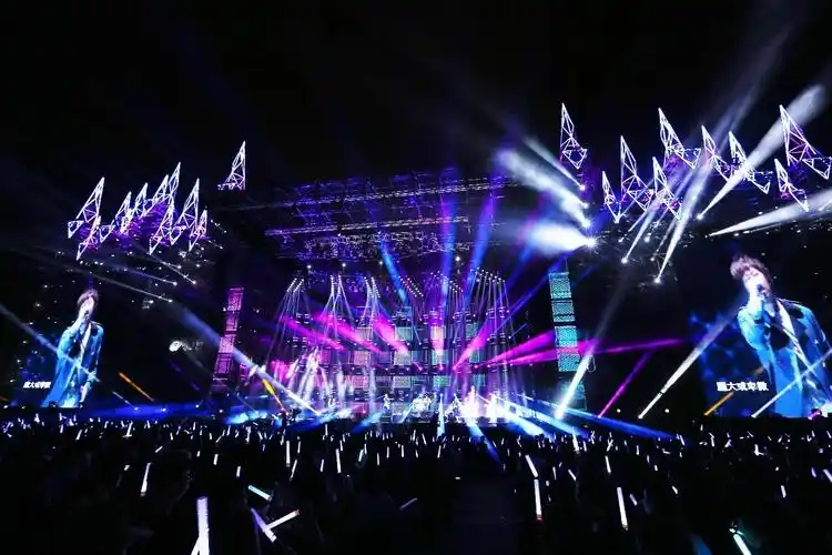 年来,必然有某首歌唱入你的生命经验,一生一定要来看一次五月天演唱会