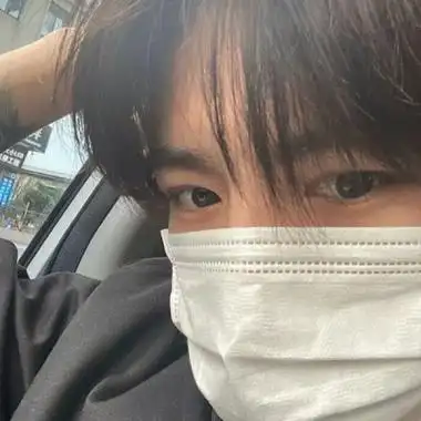 戴口罩帅哥头像 高清帅气的戴口罩真人男头像图片_男生头像_美头网