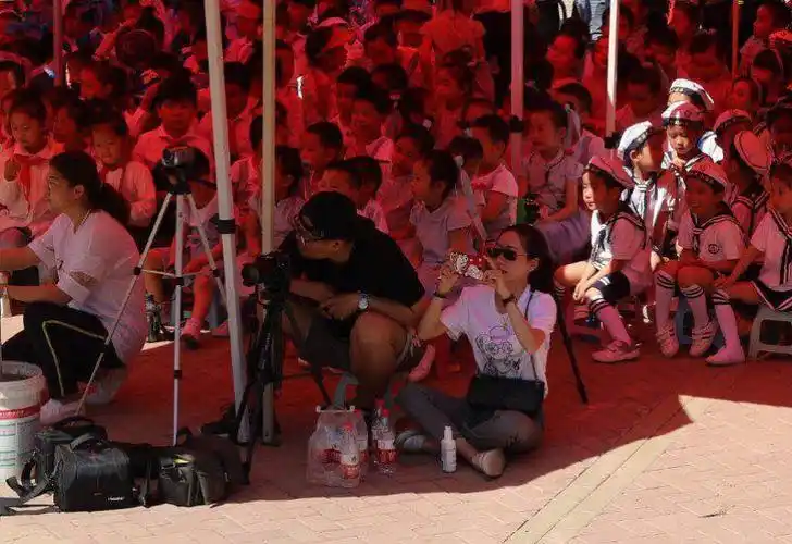 台前幕后的他们——皮卡丘馨苑幼儿园庆六一《花絮》