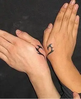 幸福情侣手上纹身彩色图案大全分享!