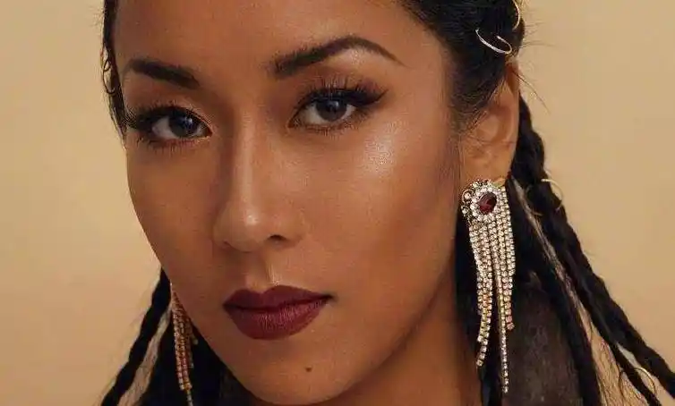 吉克隽逸素颜照曝光,"黑珍珠"原来不黑,五官精致肤色引热议_肌肤_成为