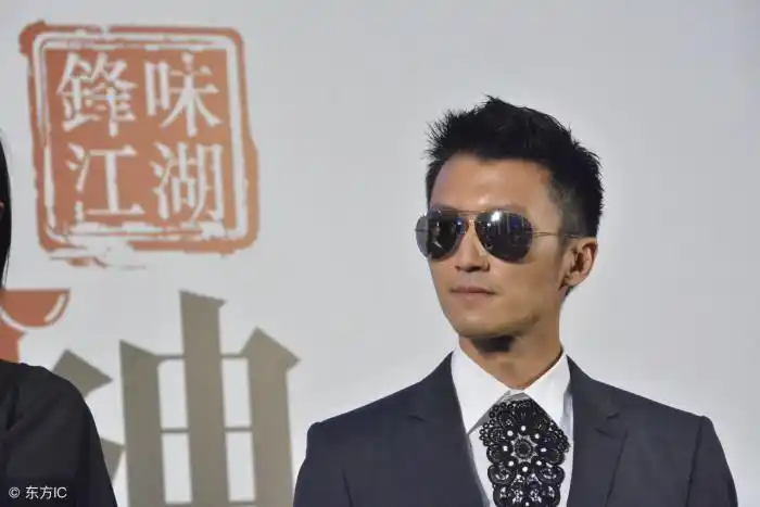 《半支烟》是由叶锦鸿编剧及导演,曾志伟,谢霆锋,舒淇,陈慧琳,冯德伦