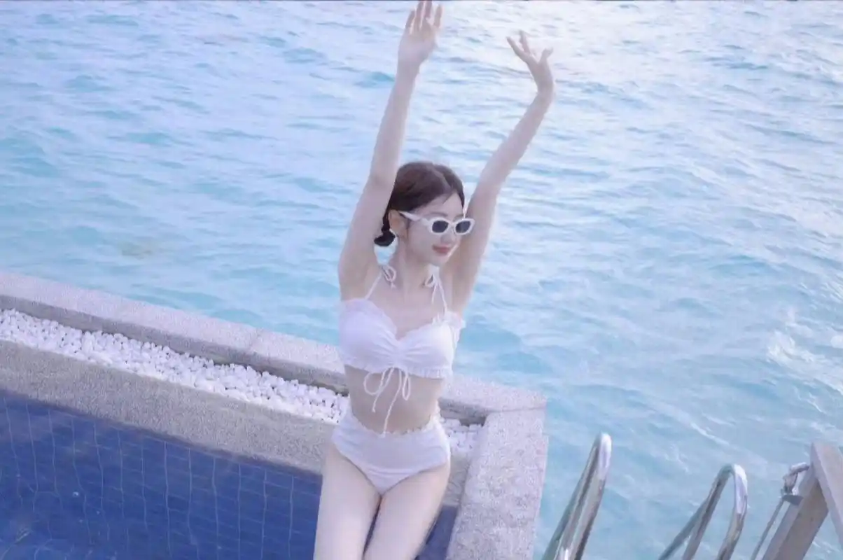 毛晓彤泳装美拍组图 #毛晓彤